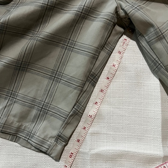 Volcom Corpo Class Men's Checkered Beige Shorts Size 30 - Picture 5 of 7